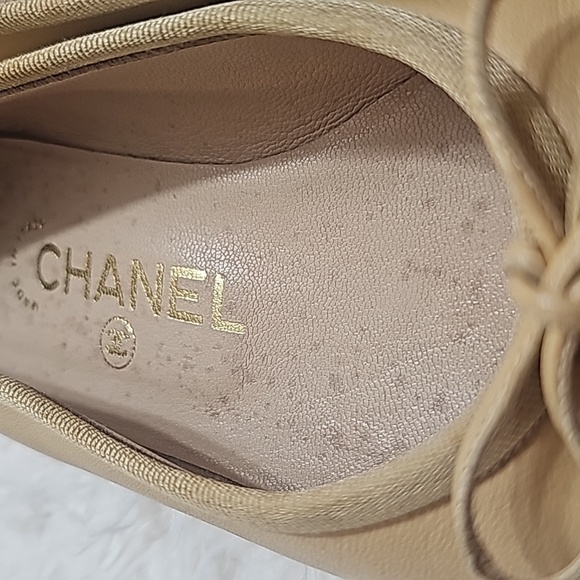 Preloved Chanel Flats Women's Leather Two Tone Flats Beige - Picture 13 of 14